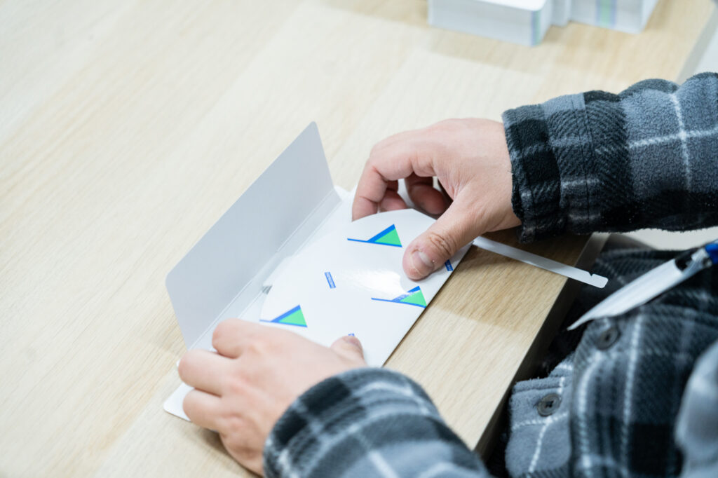 箱折作業中の画像