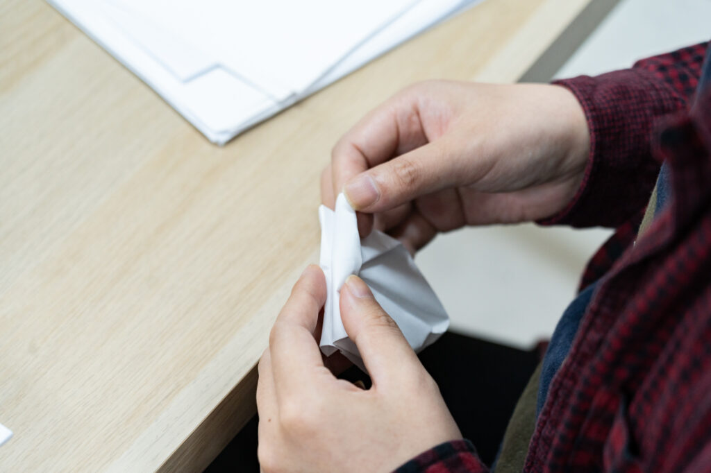 作業中の手元を写した画像