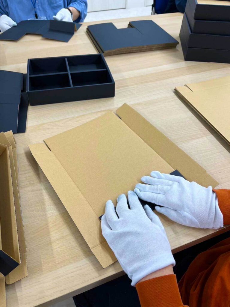 作業中の手元を写した画像